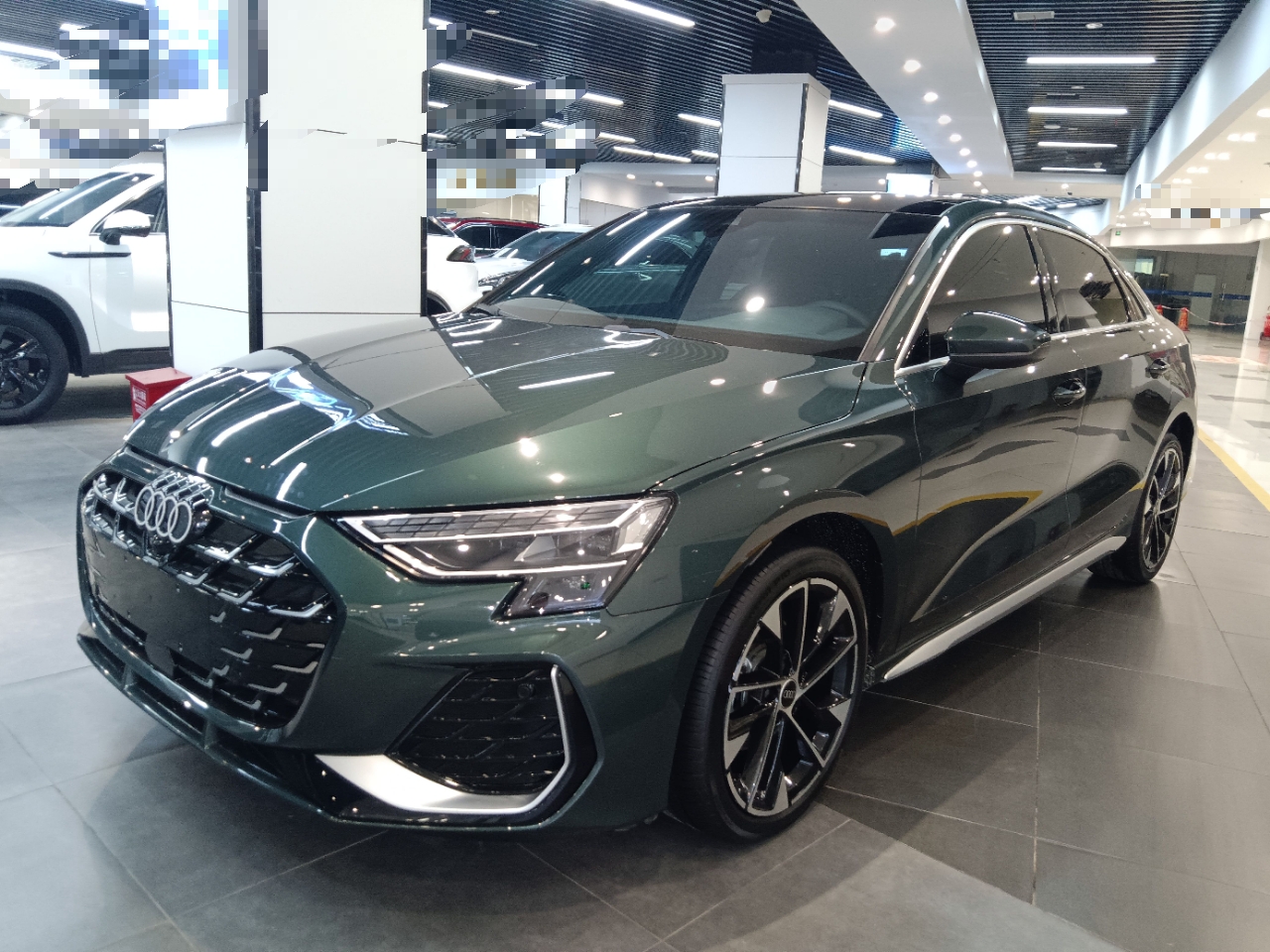 Audi A3 Long из Китая — внешний вид в дилерском центре FAW-Volkswagen