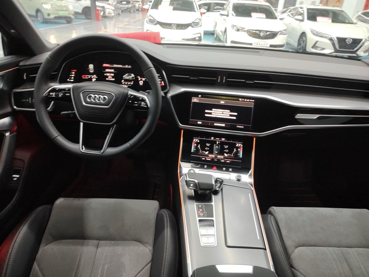 Салон Audi A6L из Китая — торпедо и MMI