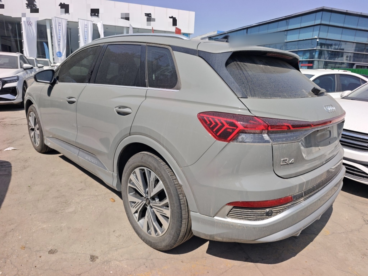 Audi Q4 e-tron quattro из Китая — вид сзади, шильдики Q4 и e-tron