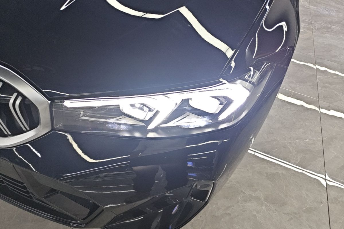 Передние фары BMW 320Li G28 — после первого рестайлинга 2022