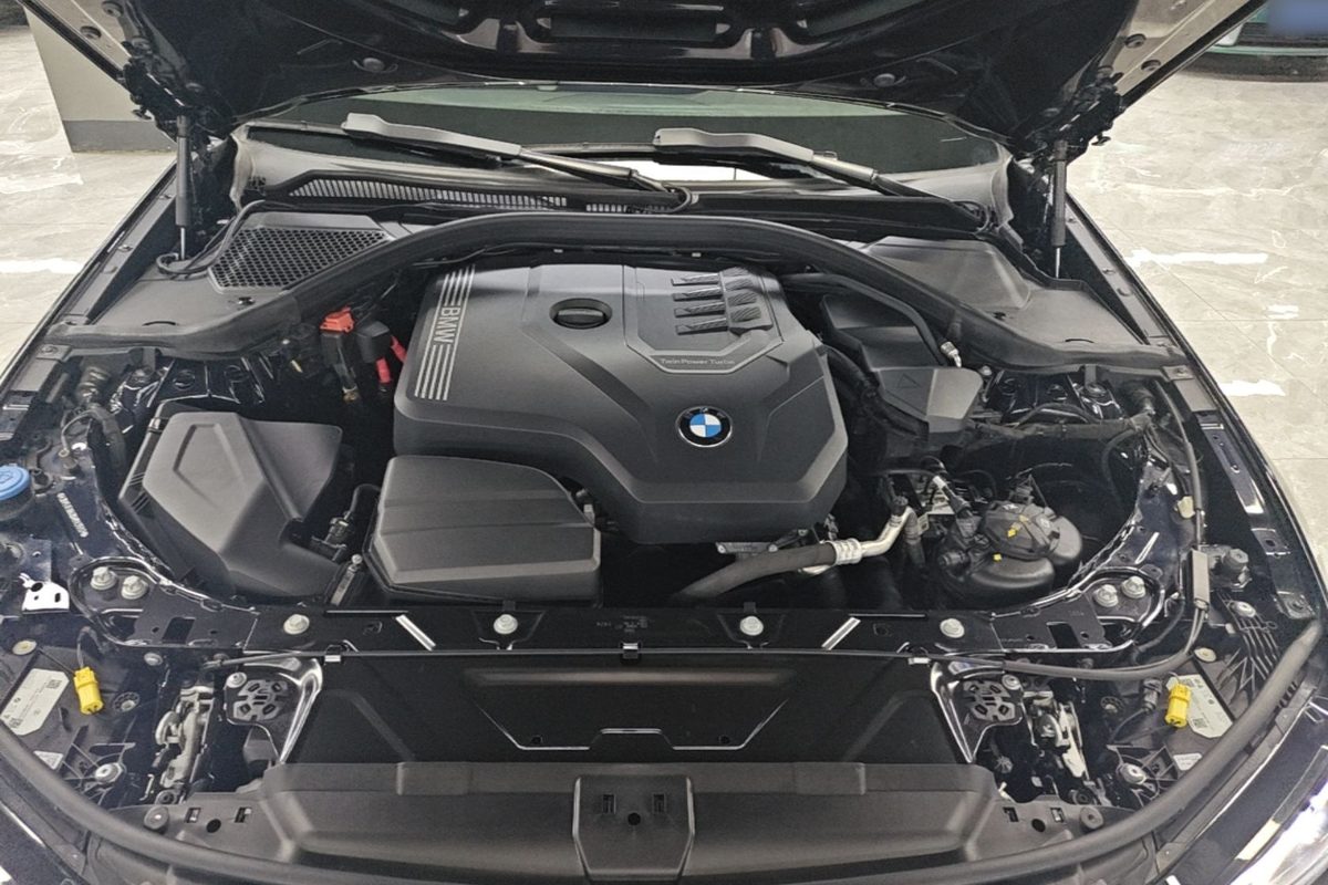 Мотор B48 BMW 320Li G28 — 2.0 турбо, студийная съёмка