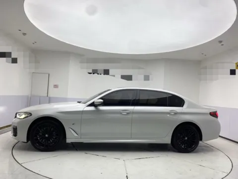 BMW G38, белый, вид сбоку