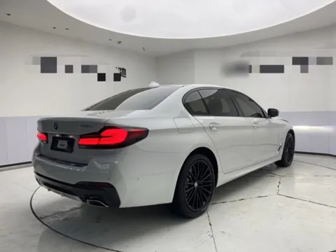 BMW G38 после рестайлинга, вид сзади три четверти