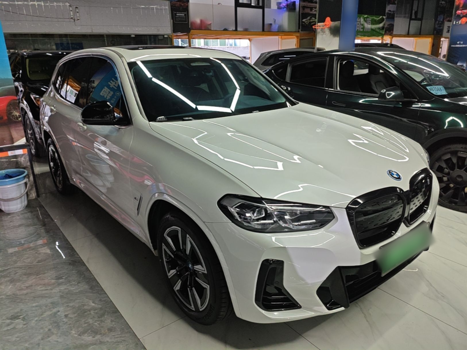 BMW iX3 из Китая — цена и отличия от X3