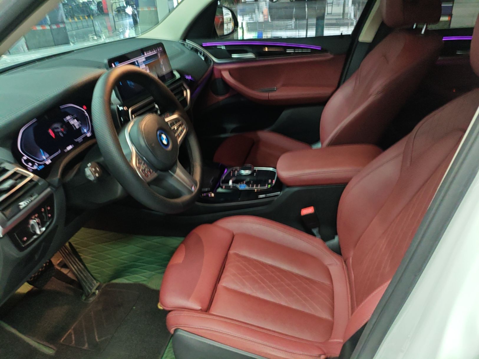 BMW iX3 из Китая — салон, приборная панель без рычага КПП