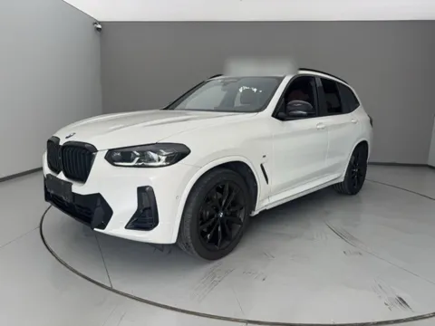 BMW X3 G08 после рестайлинга, белый, вид спереди три четверти