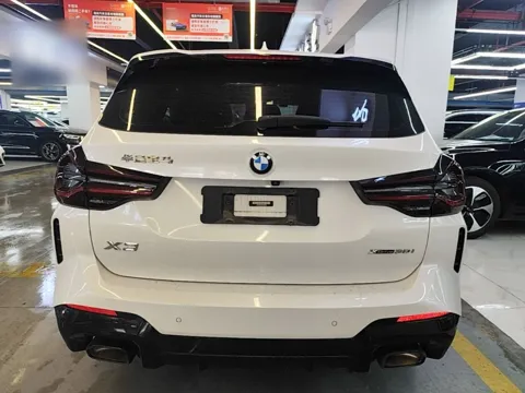 BMW X3 G08 — корма: надпись 华晨宝马 (BMW Brilliance), шильдики X3 и xDrive30i