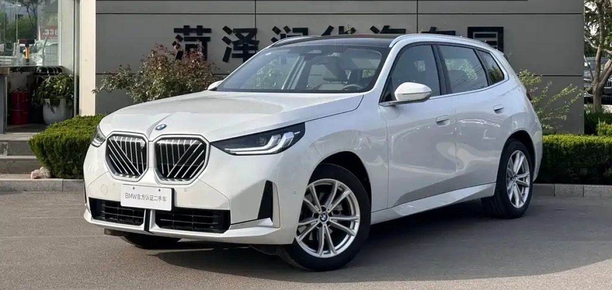 BMW X3 L из Китая — белый, вид спереди три четверти