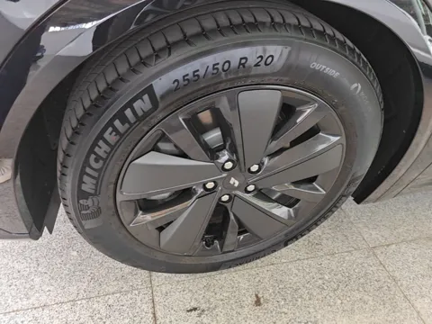 Лисян L7: колесо с шиной Michelin 255/50 R20