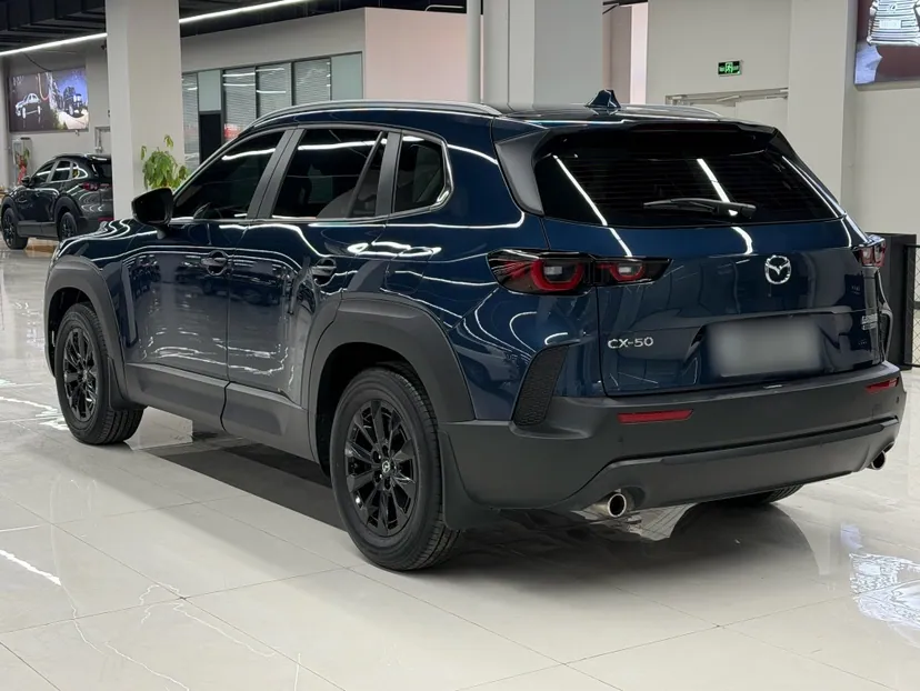 Мазда CX-50 в профиль