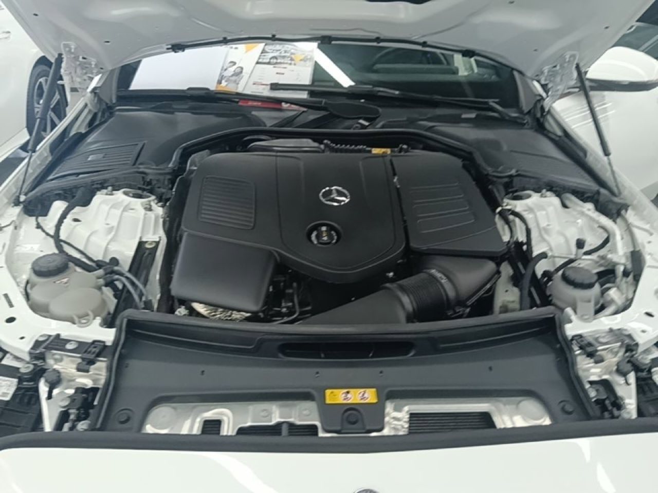 Моторный отсек Mercedes C-Class L из Китая — крышка двигателя со звездой