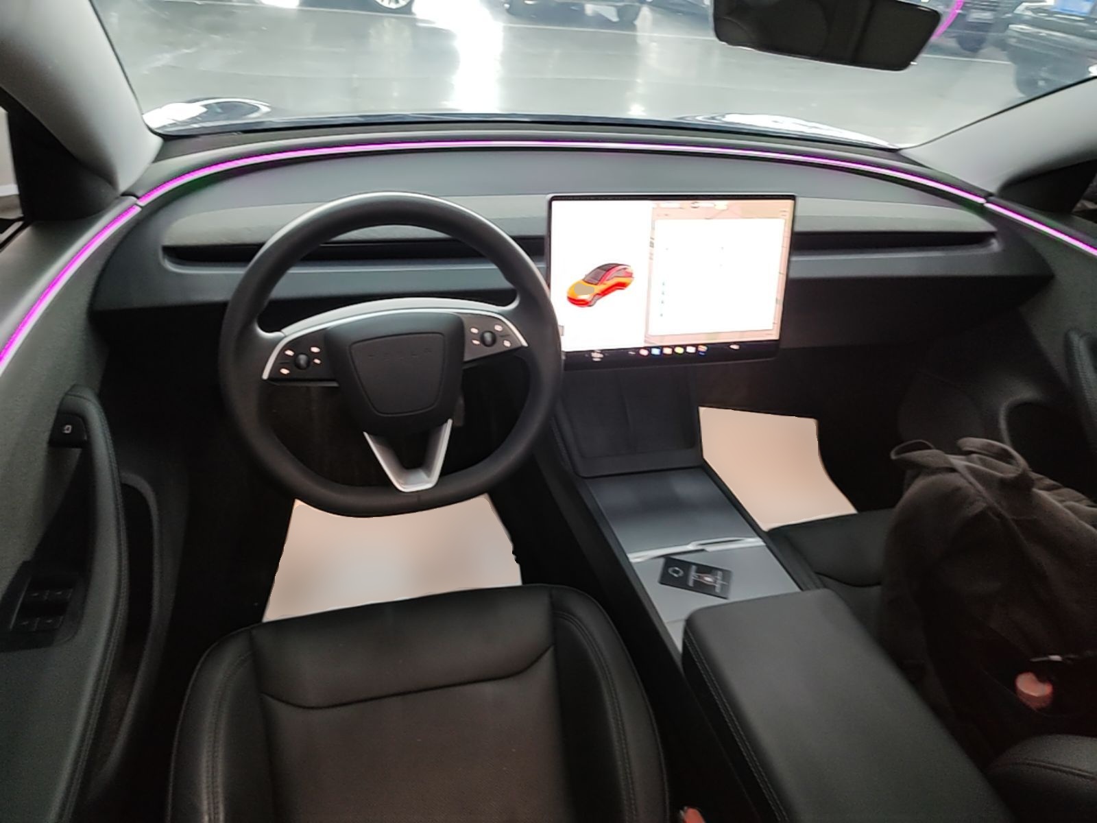 Tesla Model 3 из Китая — минималистичная передняя панель без приборного щитка