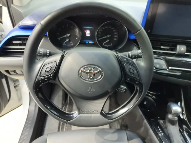 Тойота C-HR из Китая — руль и приборная панель