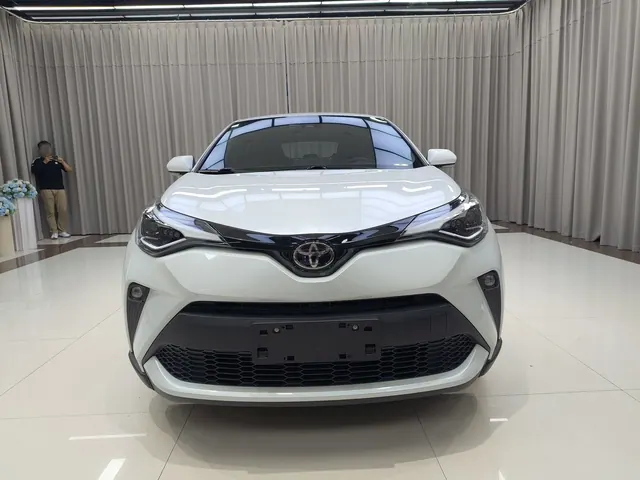 Тойота C-HR из Китая — спереди