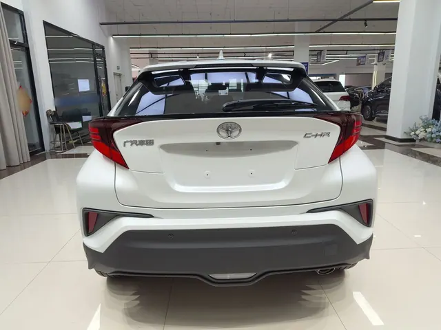 Тойота C-HR из Китая — сзади три четверти, фото 2