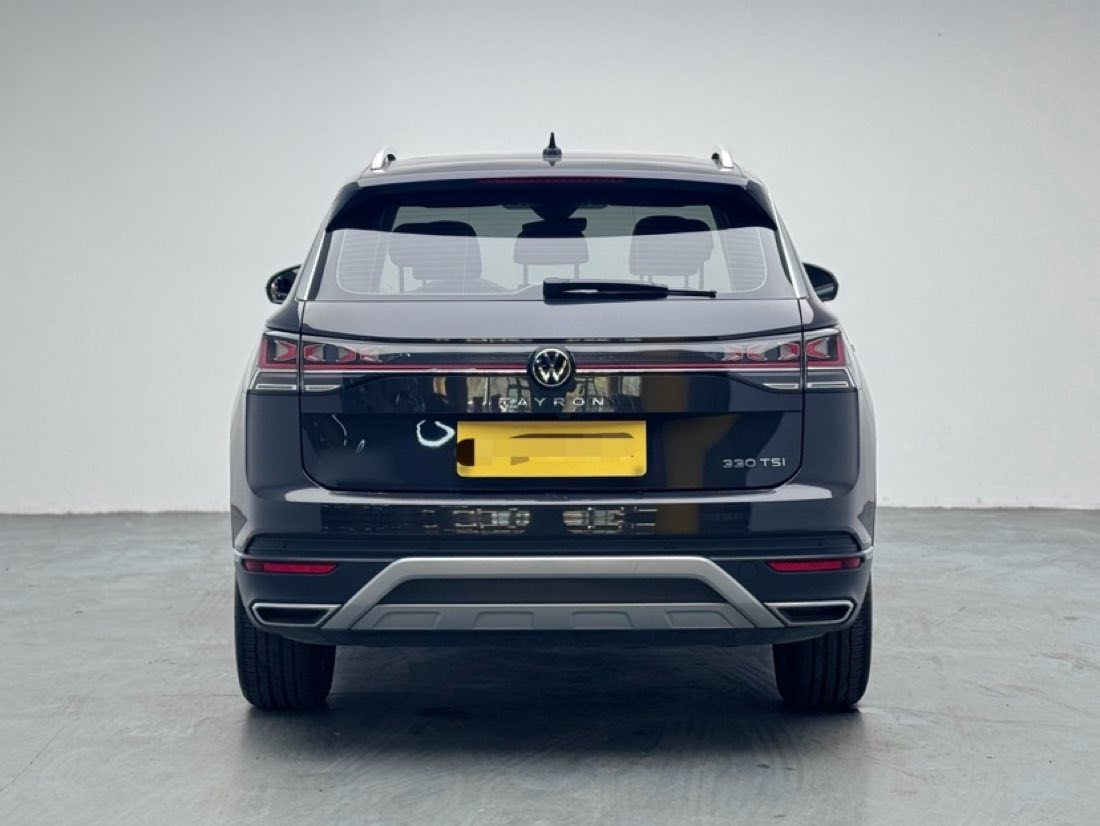 Tayron 330 TSI сзади в студии — отзывы владельцев о поломках