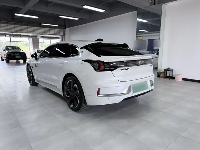 Zeekr 001 из Китая — фото с китайской площадки