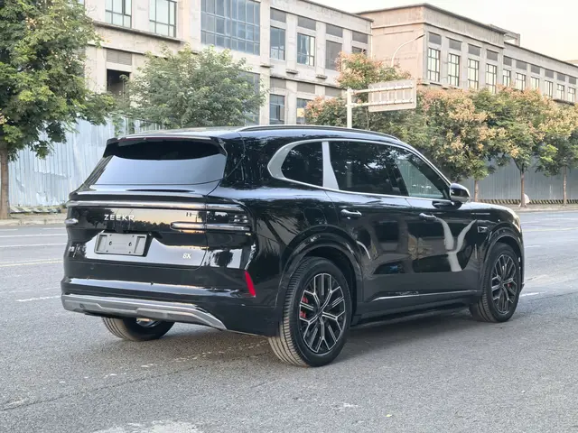 Zeekr 8X из Китая — фото с китайской площадки