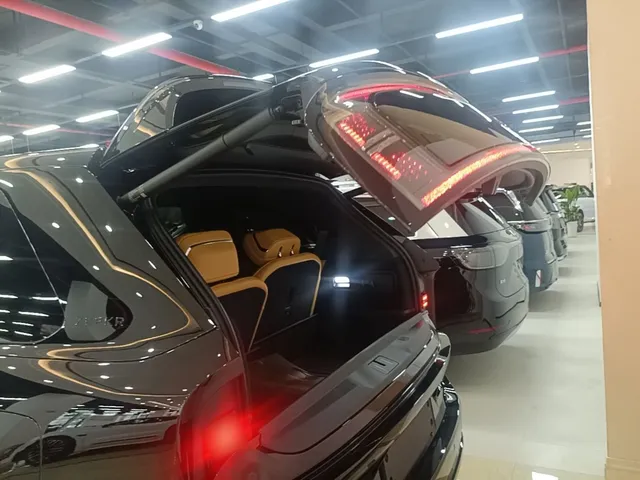 Zeekr 9X из Китая: открытая дверь багажника